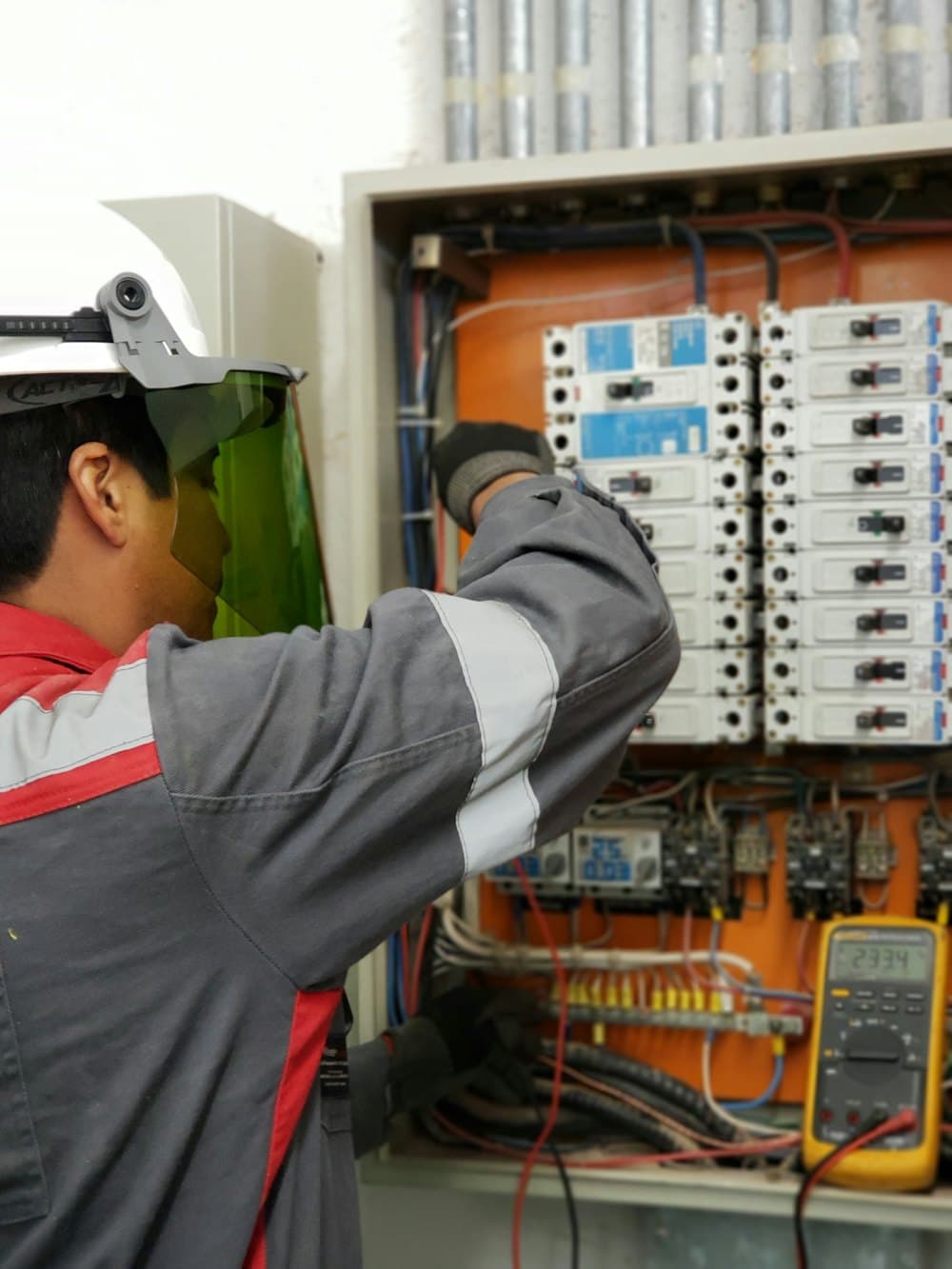 Electrician autorizat VOLTAJ SERVICE la lucru